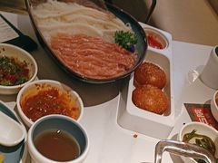 -左庭右院鲜牛肉火锅(金山万达店)
