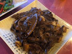 笋干烧肉-日上山庄中餐厅