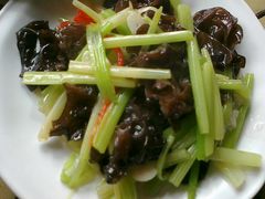 芹菜木耳-巴扎美食·新疆菜·西域歌舞表演餐厅(新疆大厦店)