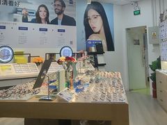 -天空之镜眼镜店蔡司依视路配镜授权零售店(望京颐堤港店)