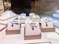 -菜百首饰店(东方新天地店)