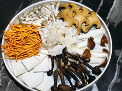 -何鲜菇火锅(大营盘店)