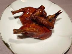 脆皮乳鸽-荣轩(新荣记环球金融中心店)