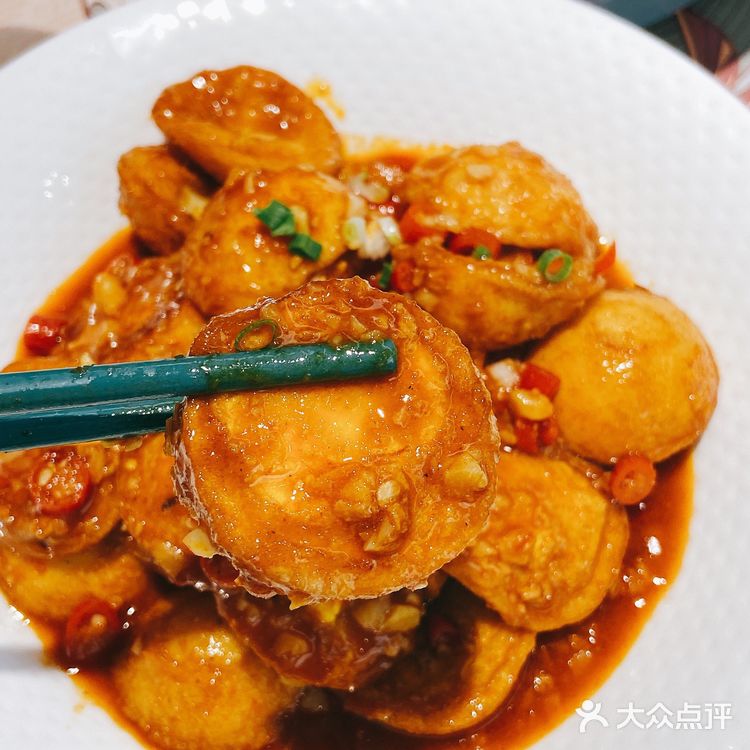 他家的食材非常新鲜 听说这里的厨师都是在十年之上