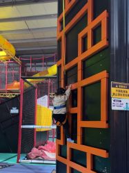 -趣玩空间蹦床乐园(临平旗舰店)