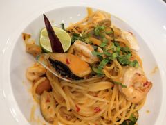 -Chom Cafe and Restaurant