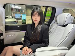 -小鹏汽车体验中心(苏州龙湖狮山天街店)