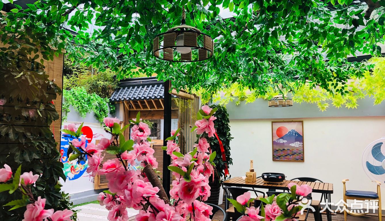 小岛斗牛家烤肉在一个小巷子里