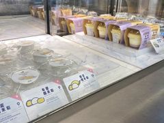 面包甜点陈列柜-喜茶(上海打浦桥日月光gelato lab+店)