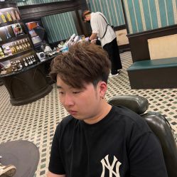 -海文先生国潮烫染男士理发馆