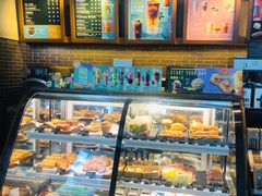 面包甜点陈列柜-星巴克(北京三里屯SOHO一店)