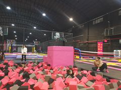 -嘿哟动霸CHUA·新潮玩运动娱乐中心·蹦床滑冰团建乐园