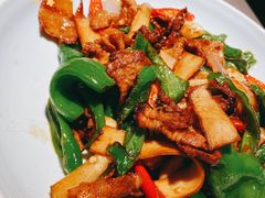 蘑菇辣椒小炒肉-额娘·现烙春饼烤鸭(太原总店)