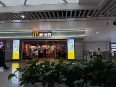 -麦当劳(上海虹桥站30B检票口楼上)