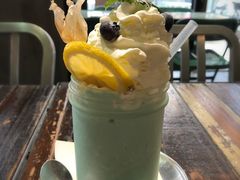 蓝精灵优格奶昔-MIKAKU(万达广场上海宝山店)