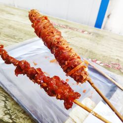 小时候吃的都是炒焖子,炸鸡架,烤大豆蛋白,并没有这份童年记忆,好像就