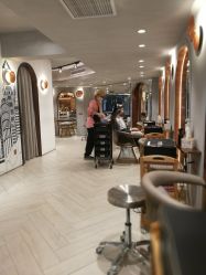 -苏豪路易士·嘉玛发廊