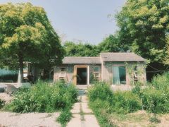 -亮河湾山庄