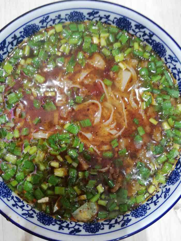 乡党臊子面(三桥店)-"台面都很干净整洁.我们两个人吃的是自助.