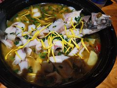 -老滇山寨•云南特色菜•地方菜•民族风情歌舞表演(金碧店)