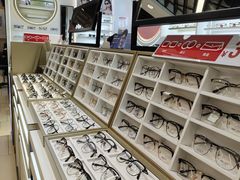-美式眼镜·授权蔡司.依视路.尼康.豪雅.明月(南翔印象城店)