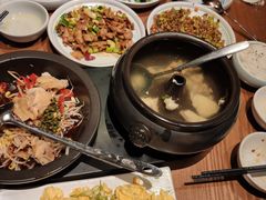 -云海肴·汽锅鸡·云南菜(天山百盛优客店)