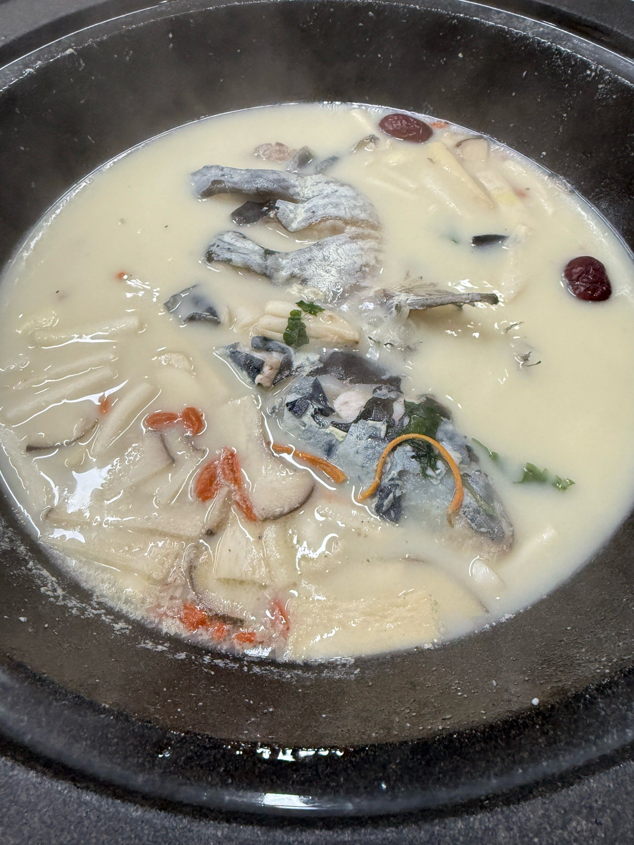 石锅鱼味道鲜美
