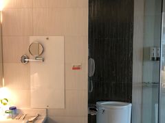 -昆明朗威酒店(昆明站火车站双桥夜市风情街店)