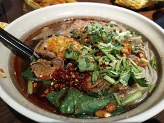 -爆炸头阿姨小四川正宗川味小吃(无任何分店)