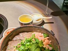 -伴山牛贵州黄牛肉火锅·苗疆非遗艺术餐厅(上海首店)