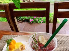 -Chom Cafe and Restaurant