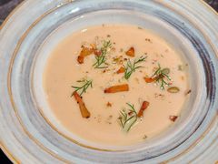 法式奶油松露花菜汤-LESCEDARS Brasserie Bistro香柏树