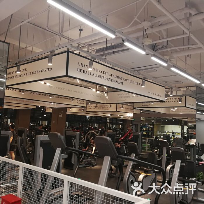 银吉姆·英派斯健身俱乐部