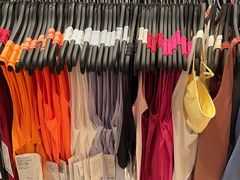-lululemon(比斯特购物村店)