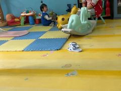 -蓝鲸奇亲子游泳俱乐部