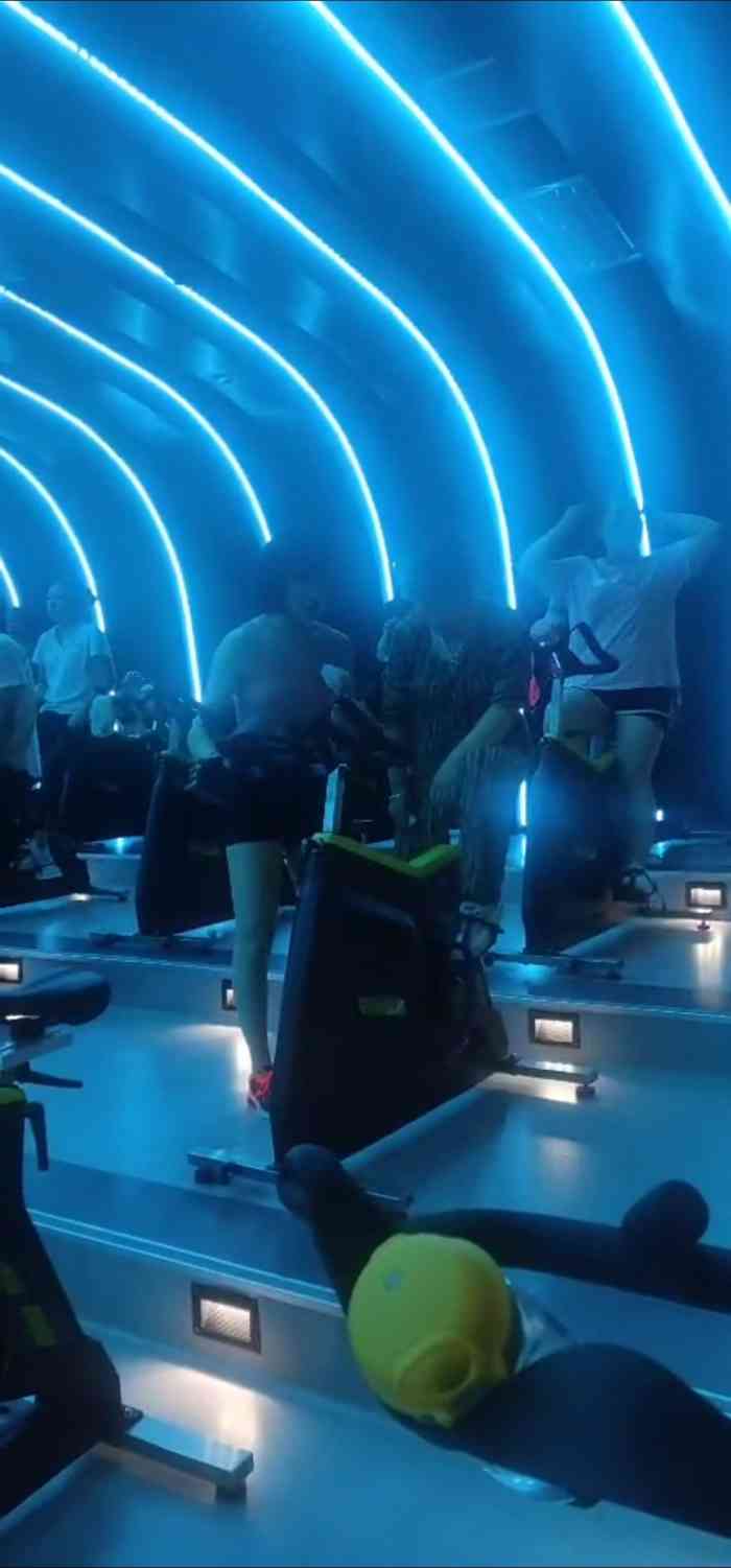 帕沃斯健身游泳(太奥广场店)-"泳池一个多月都不换水,水脏到可见度不