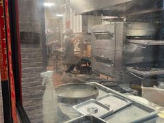 -必胜客(宝杨路宅急送店)