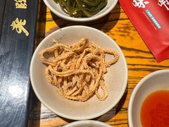 -老牌坊云南鱼豆花火锅(哈西万达店)