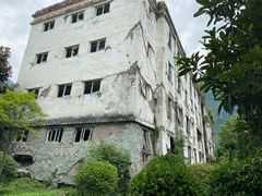 -四川汶川特大地震漩口中学遗址