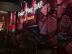 -FOUR PLAY BAR