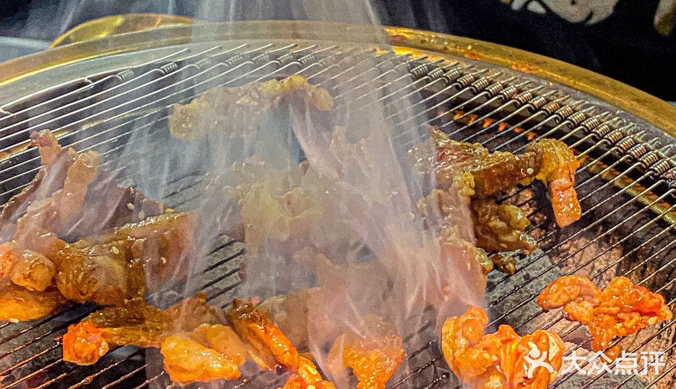 把隔壁买来做等位区的烤肉店🤦🏻‍♀️豪横‼️