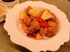 椰果菠萝咕噜肉-闻见中国海南菜(K11店)