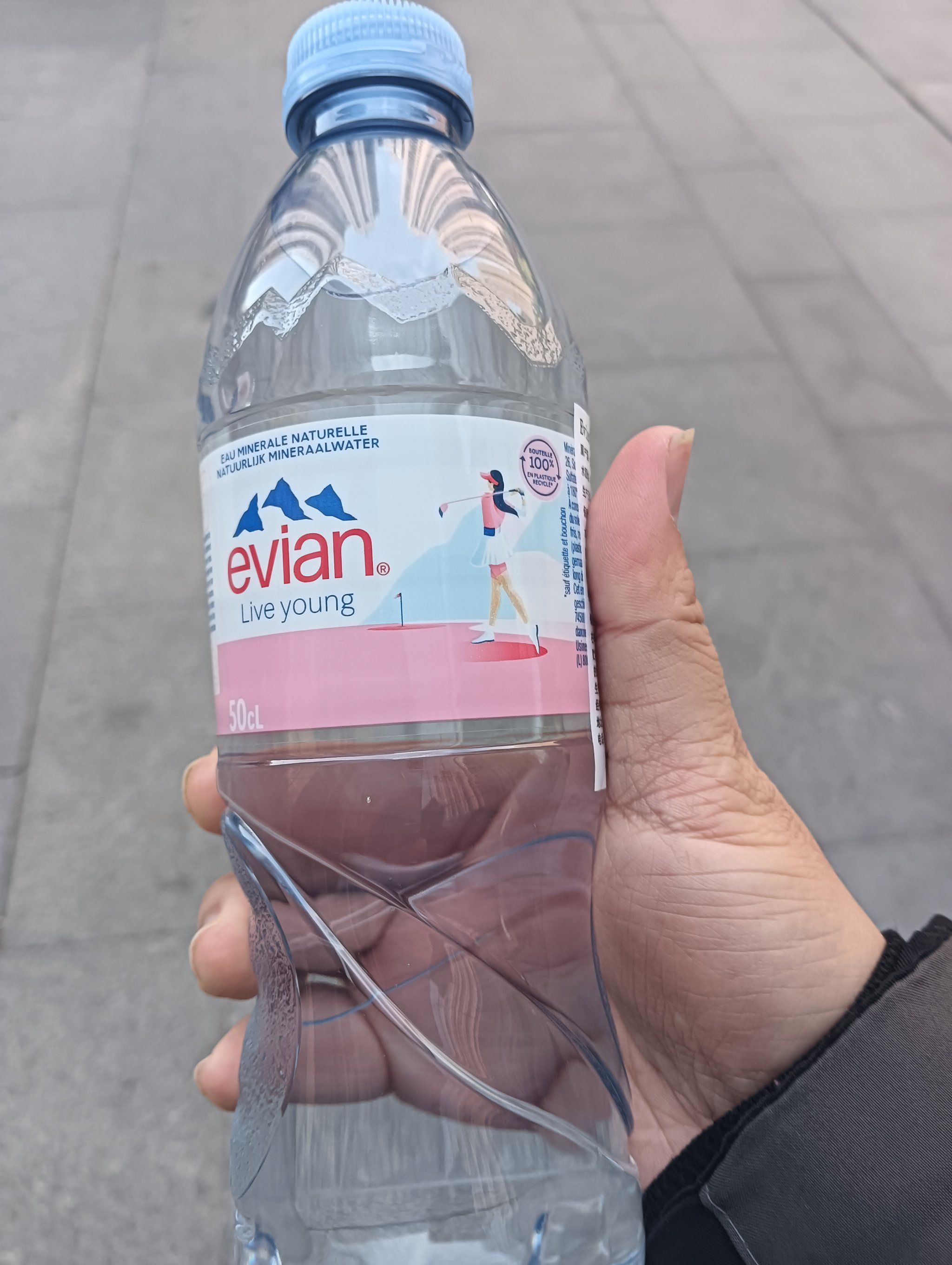 谁喝谁知道
#0元玩转这座城#依云矿泉水#养生就是养健康#健康养生