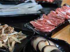 -果松木炭酸菜铜火锅·外婆参鸡汤