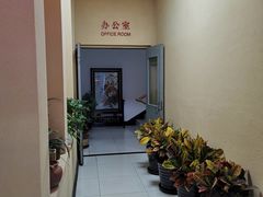 -红码头国际葡萄酒城(朝来绿色家园广华居店)