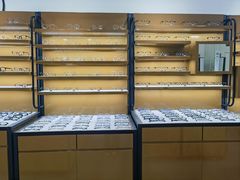 -罗伯特眼镜·蔡司官方授权(罗湖国贸店)