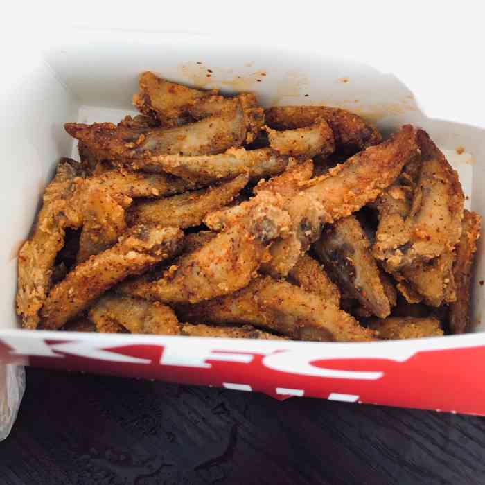 打分 肯德基新出的这个翅尖……19.9元周四买.但是不好吃.油腻腻的.