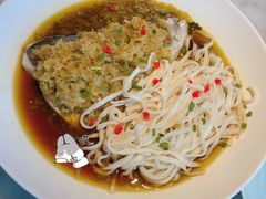 酱椒蒸鱼头配手工面-雀蓝川菜(奥体广场店)