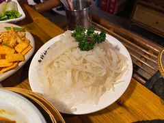 -老牌坊云南鱼豆花火锅(哈西万达店)