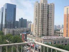 -喜鹊愉家酒店(郑州曼哈顿博览中心地铁站店)